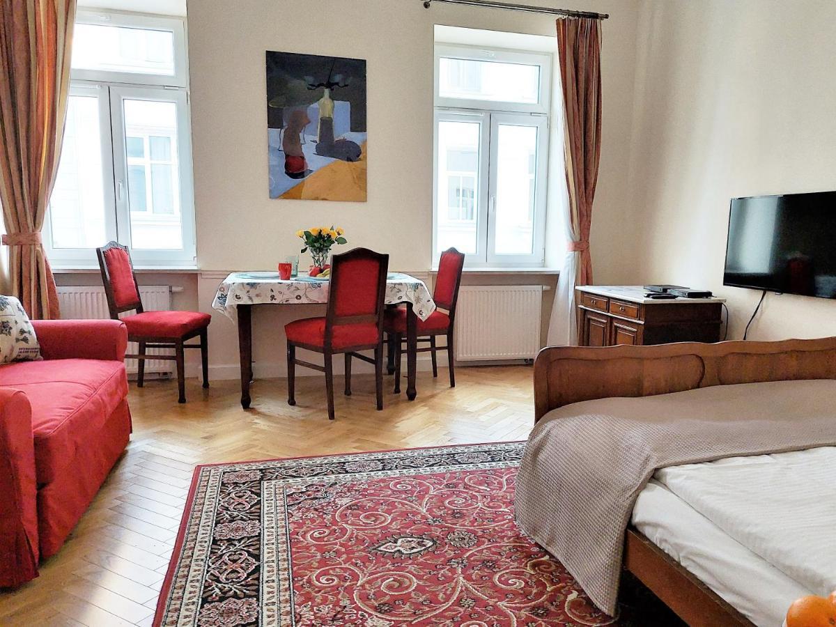 Apartamenty Metro Praga Varsovie Extérieur photo